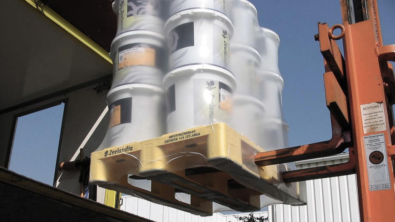 Abbildung: MSK Unterschrumpf - Sichere Palettenverpackung für chemische Baustoffe
